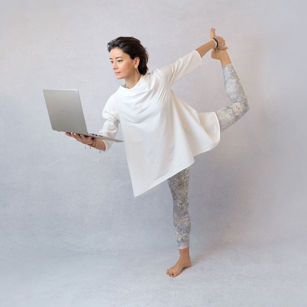 activitate corporate yoga